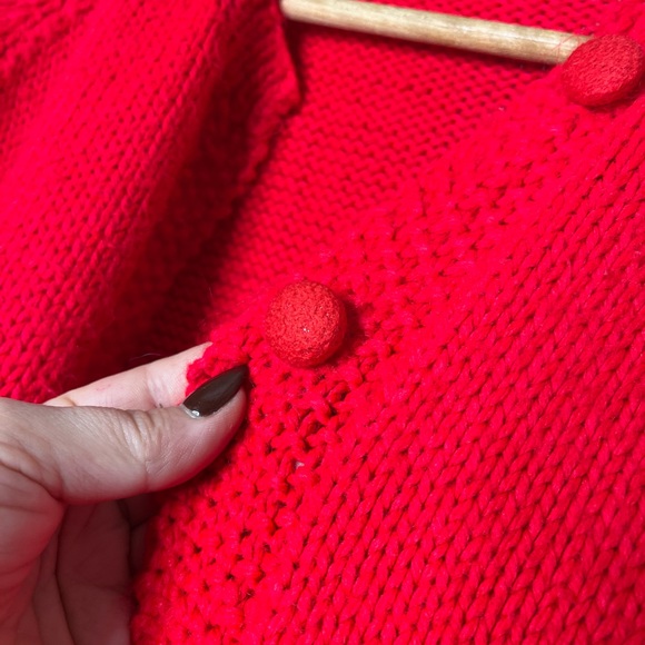 SOLD—-VINTAGE hand knit sweater - Picture 3 of 7